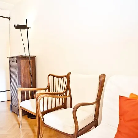 Piazza Argentina/pantheon アパート